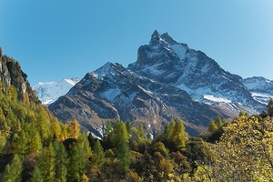 Par son arête SW (à droite)