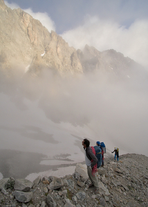 Remontée de la (pénible) moraine du glacier de la Véra Pervoz