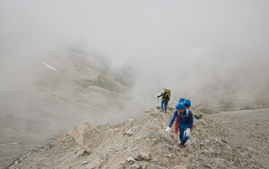 Remontée de la (pénible) moraine du glacier de la Véra Pervoz