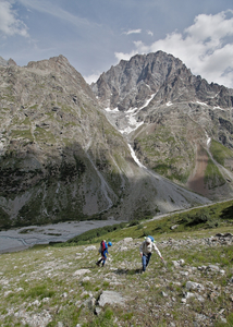 Remontée du ravin du Chéret, devant Ailefroide