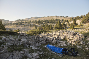 J3, le bivouac s'est encore fait à l'abri du vent.