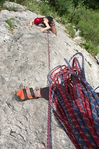 Dernière longueur (petit 6a) superbe, sur un calcaire 3*, mais trop courte.