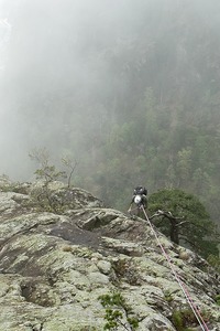 Accès en rappels, du type 'sanglier'.